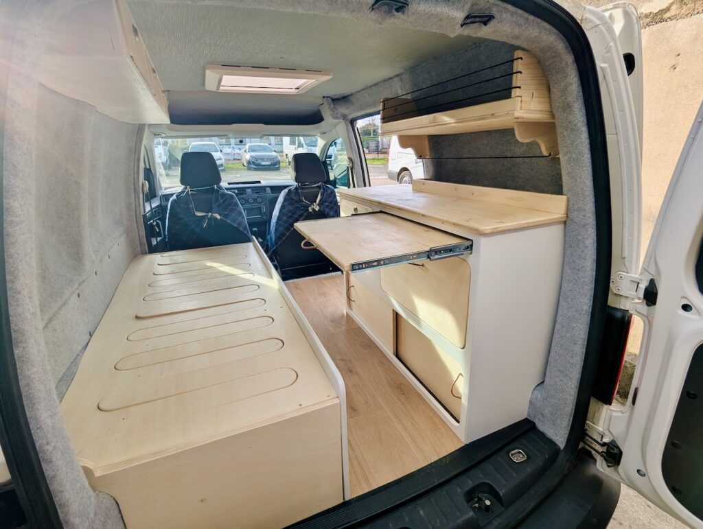 Aménagement sur mesure VW Caddo L1H1 Ludospace